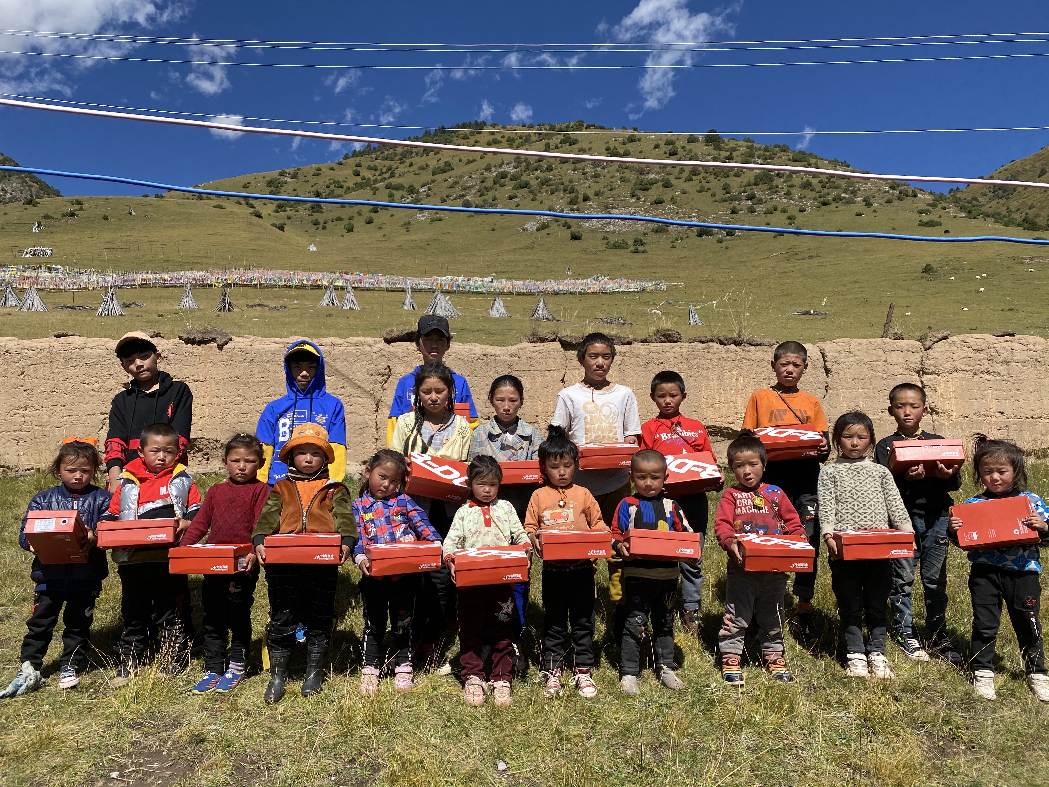 鴻粵公益回顧丨家國(guó)同歡月同圓 溫暖滿載甘孜州(圖13)